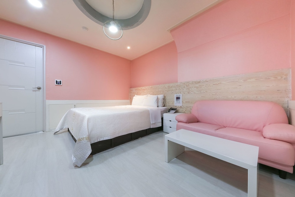 Deluxe Room (Random)