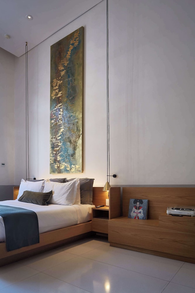 Suite, 1 Bedroom, Balcony - Photo 3