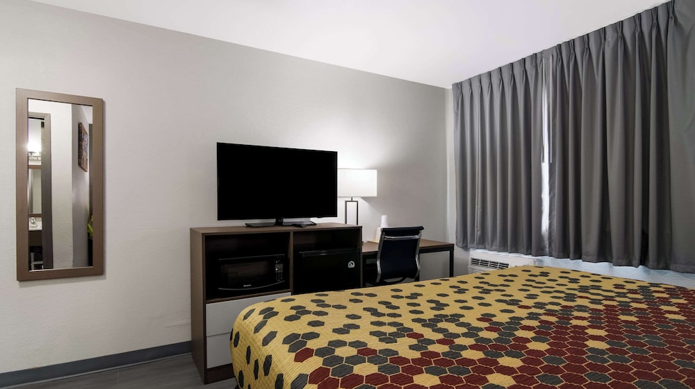 Standard Room, 1 King Bed, Non Smoking - Photo 3