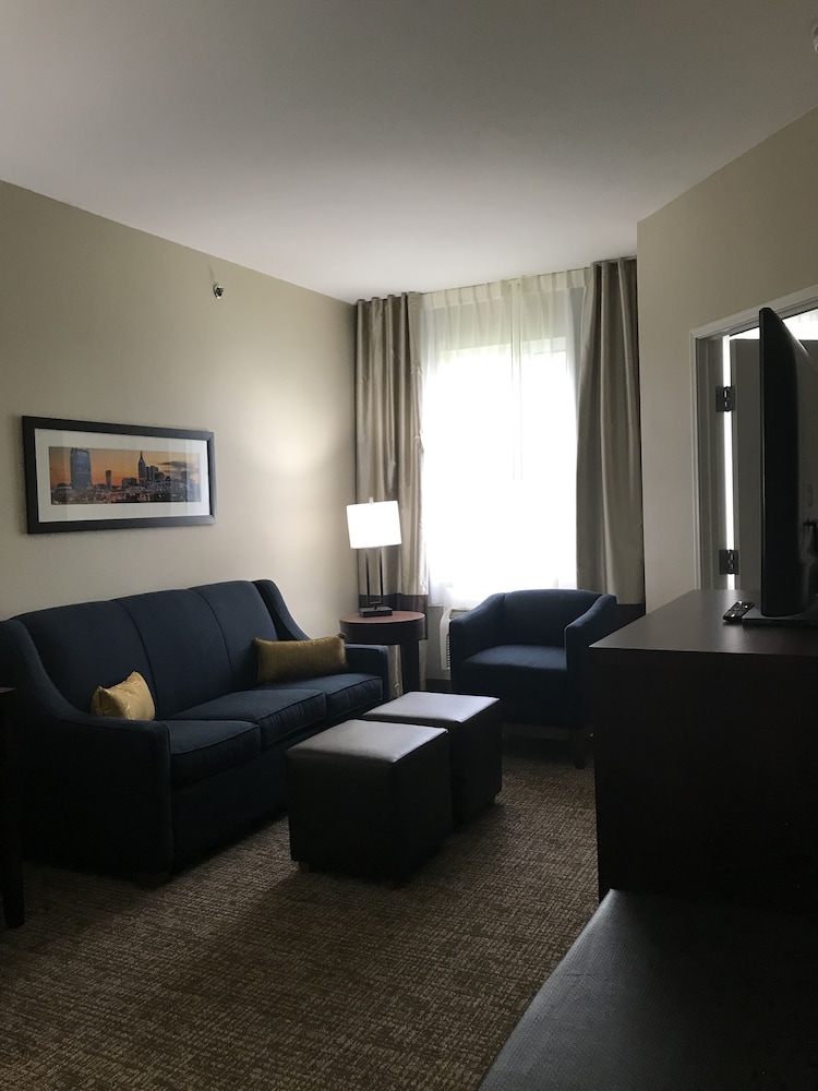 Suite, 1 Queen Bed, Accessible, Non Smoking (Upgrade) - Photo 4