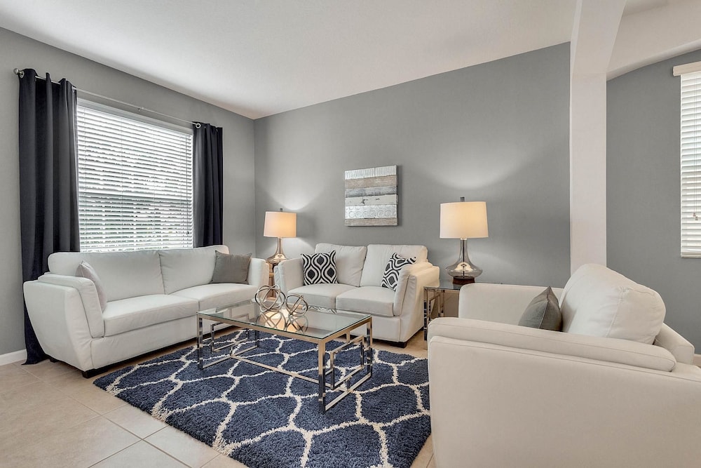House, 6 Bedrooms (5 Bathrooms - TUV64281)