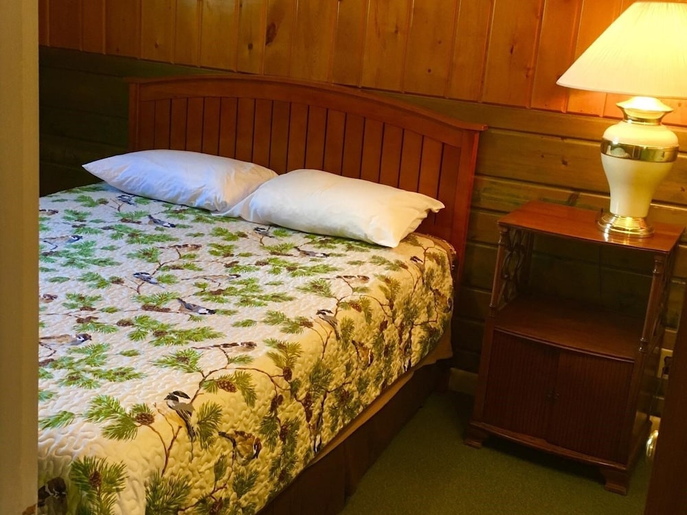 Standard Suite, Private Bathroom (Two Queen) photo 2