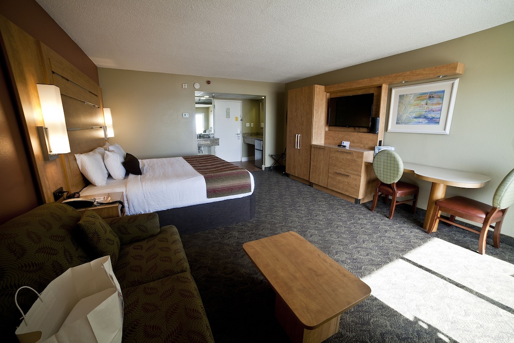 Grand Room, 1 King Bed with Sofa bed, Beach View photo 2