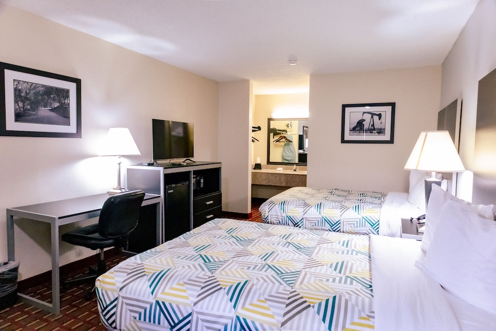 Standard Room, Multiple Beds, Accessible, Smoking photo 1