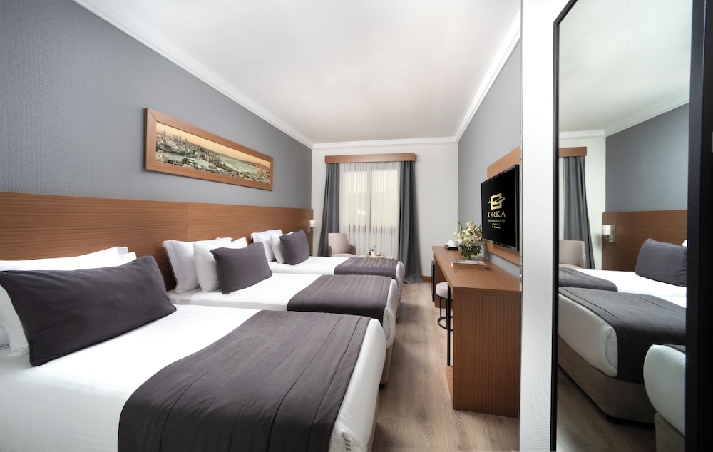 Superior Triple Room, 1 Bedroom, City View photo 1