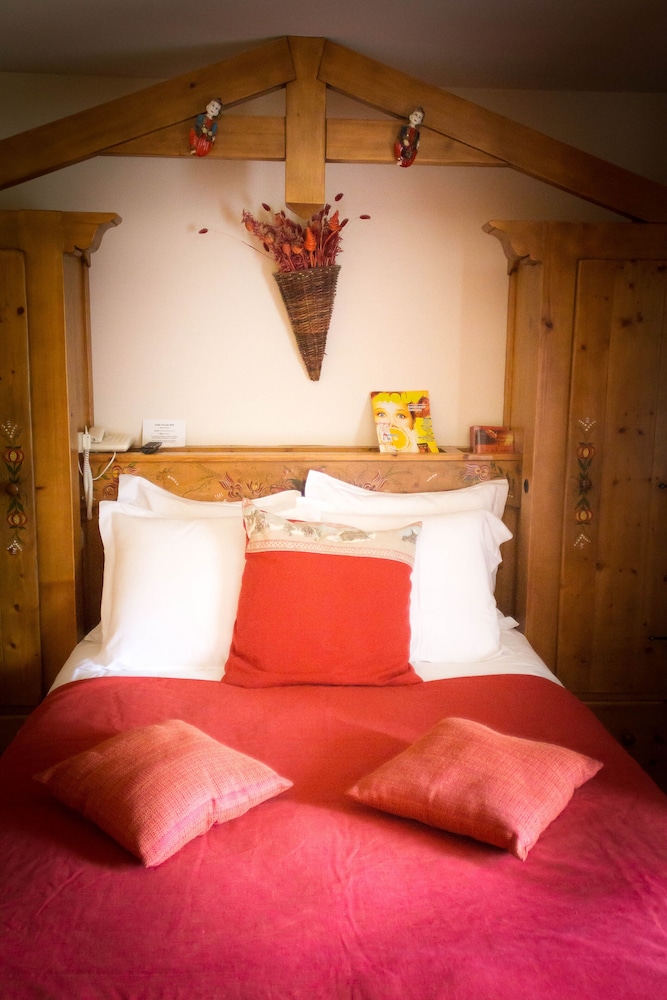Economy Double Room (Savoyarde)