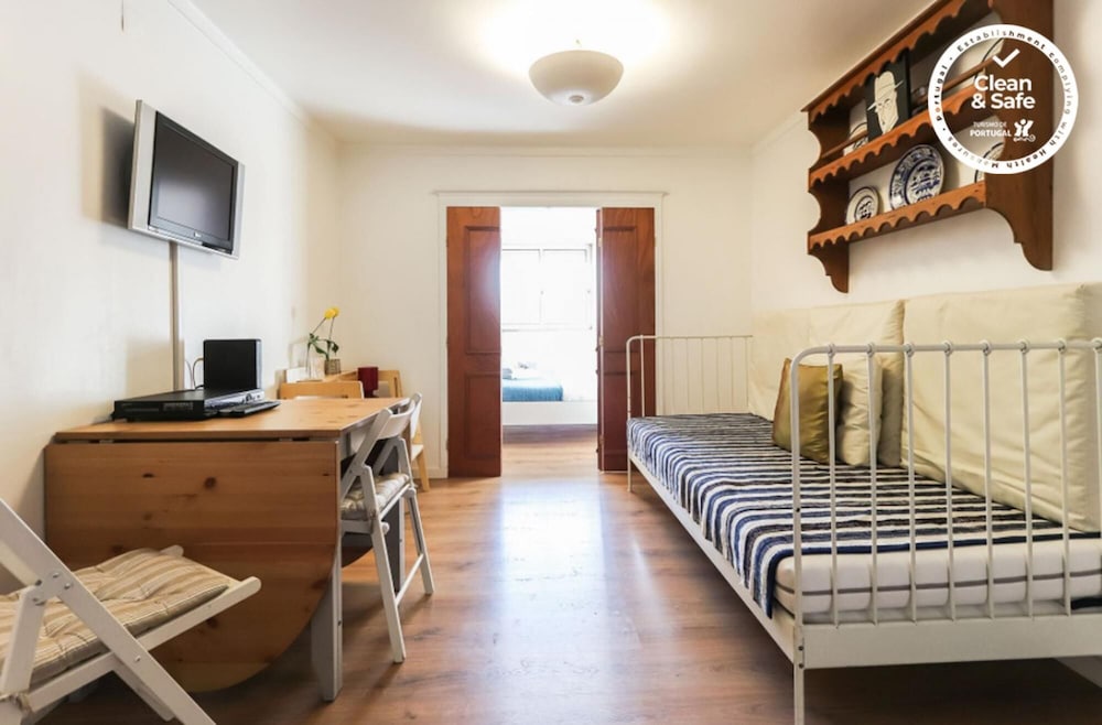 Apartment, Smoking