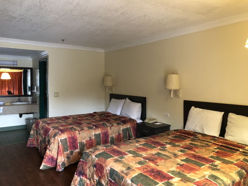 Double Room, 2 Queen Beds, Smoking photo 1