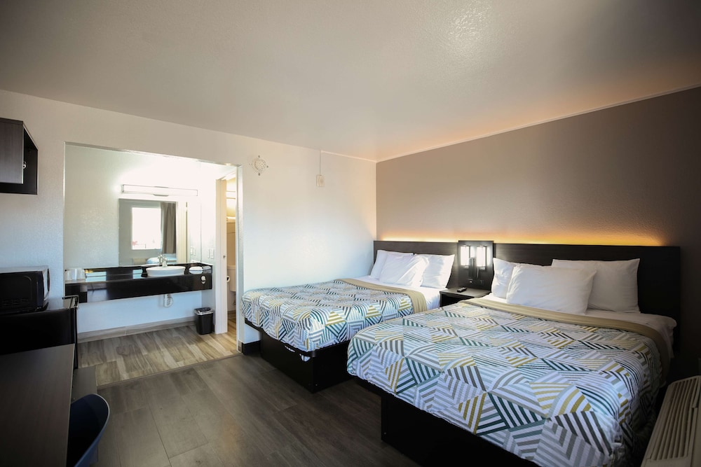 Deluxe Room, 2 Double Beds, Accessible, Non Smoking photo 1