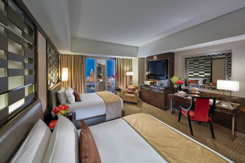 Room, 2 Double Beds, City View - Photo 6