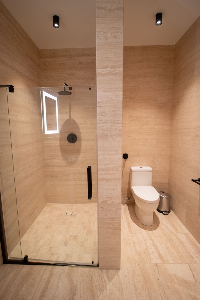SUITE CROWN photo 3