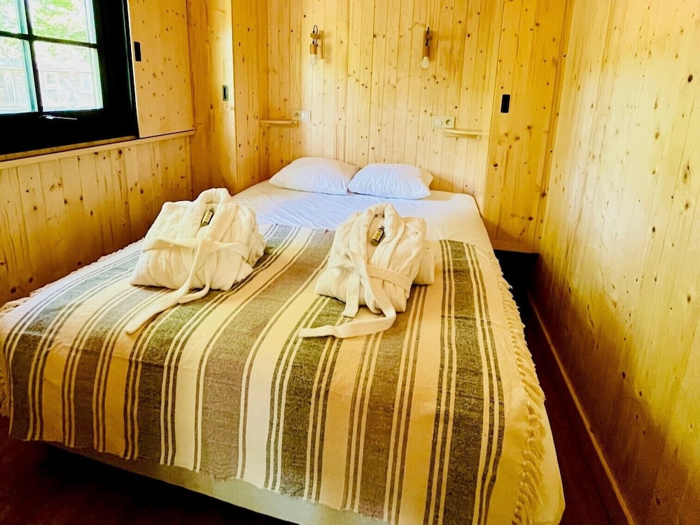 Deluxe Cabin photo 3