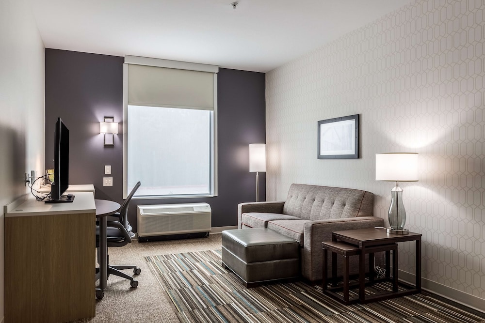 Suite, 2 Queen Beds, Accessible, Non Smoking (Mobility & Hearing, Roll-in Shower) photo 1