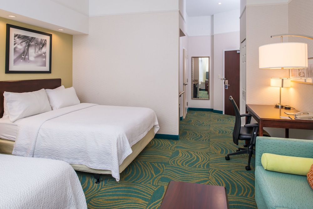 Suite, Multiple Beds (Mobility Accessible, Roll-In Shower) - Photo 3