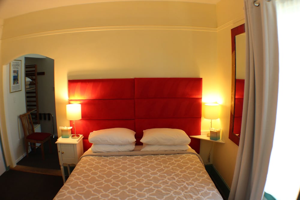 Standard Suite, Multiple Beds, Non Smoking photo 3