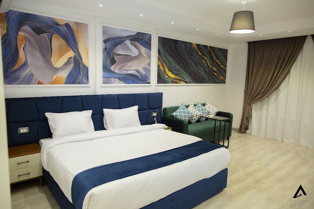 Deluxe Room, 1 King Bed, Pool View