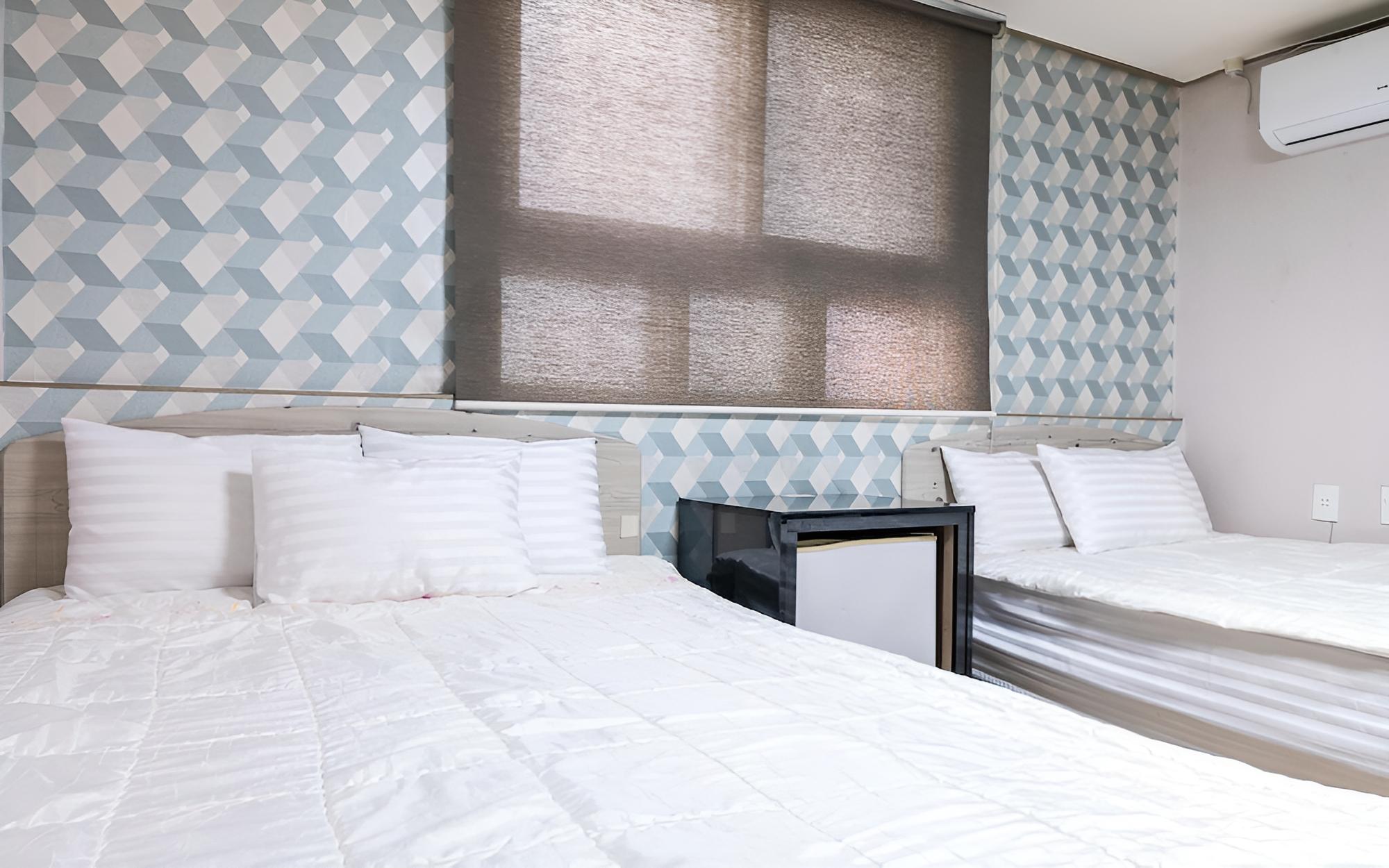 Room (Twin (Double + Single Bed)) - Photo 8