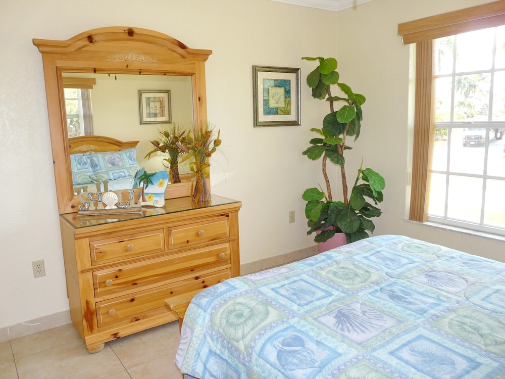 House, Multiple Beds (Pet-friendly waterfront with pool and) photo 1