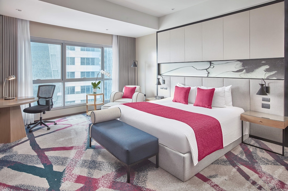 Standard Room, 1 King Bed, Accessible photo 3