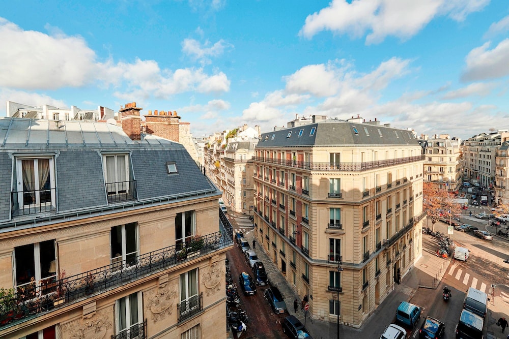 Art Déco Deluxe Balcony Street thumbnail 5