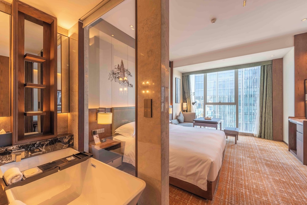 Club Room, 1 King Bed, City View - Photo 6