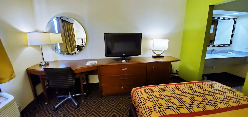 Room, 1 Queen Bed, Smoking photo 2
