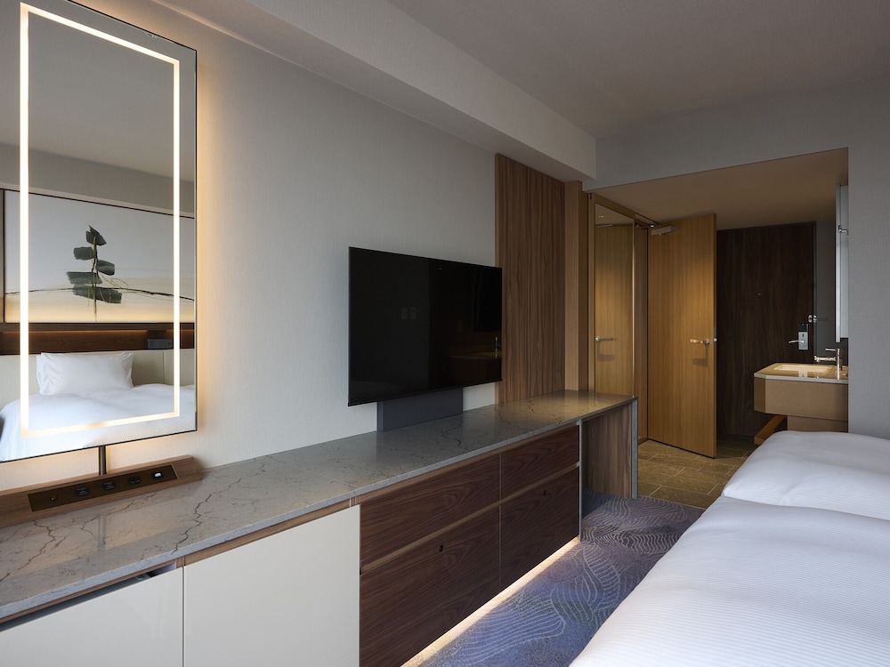 Executive Connecting Room with City Side 1Extra Bed (5 adults 1Twin Room & 1Twin Room with Extra Bed
