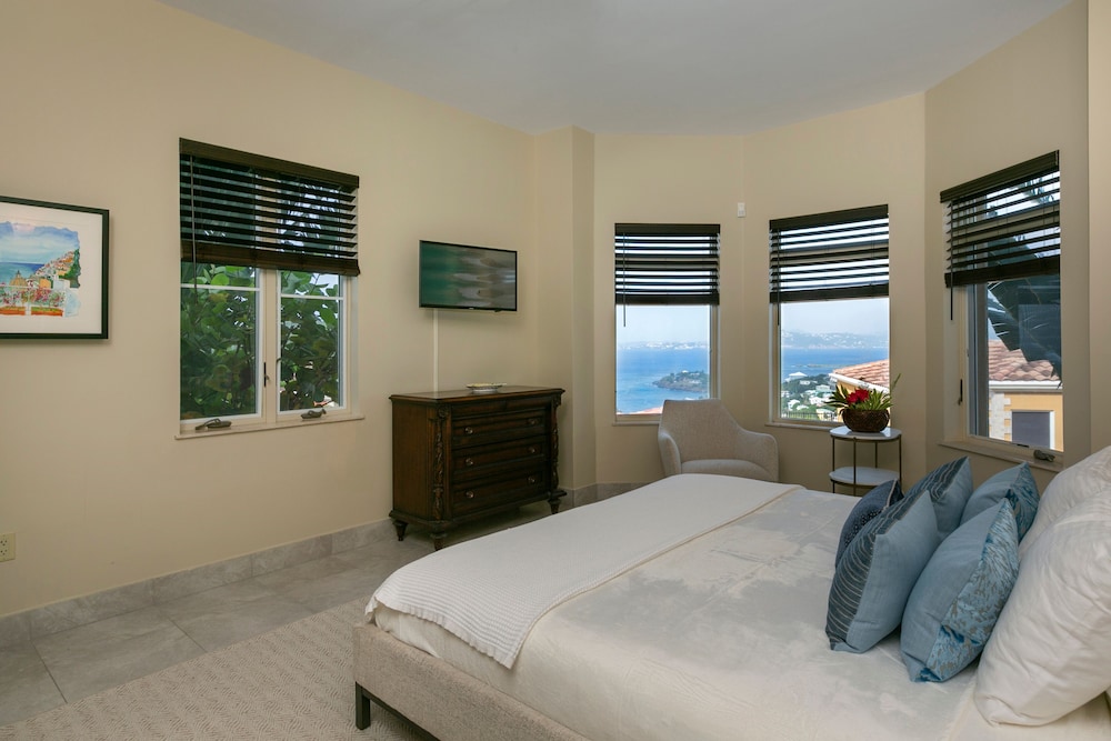 Luxury Condo, 3 Bedrooms (BL) photo 1