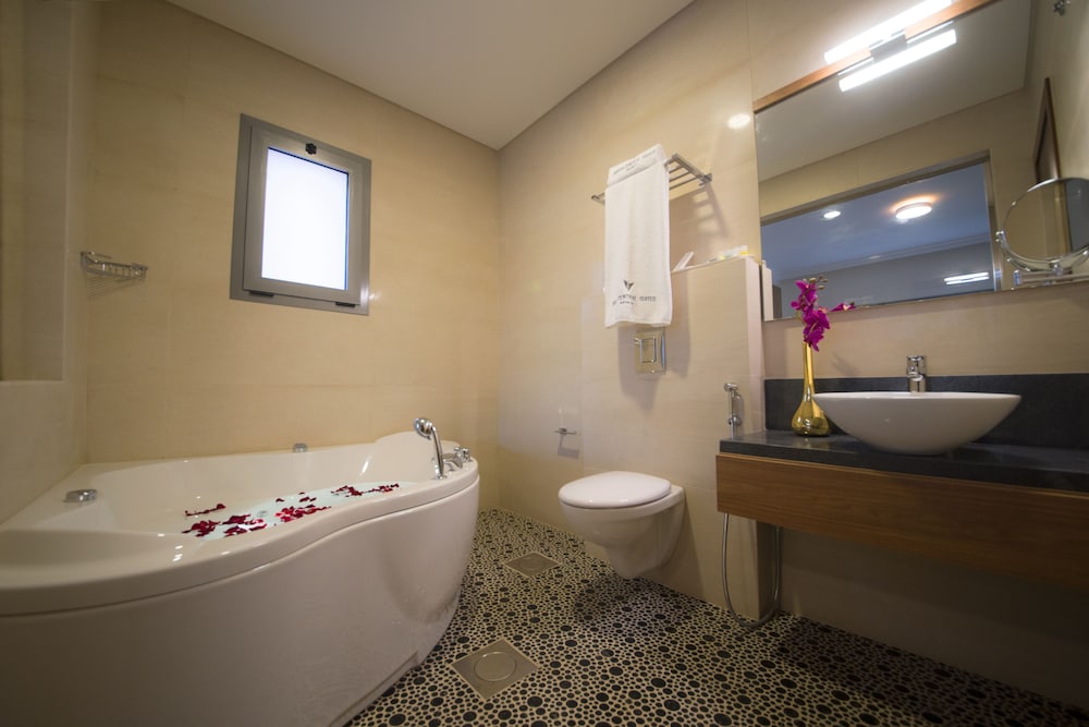 Premium One Bedroom Suite, with Spa Bath photo 1