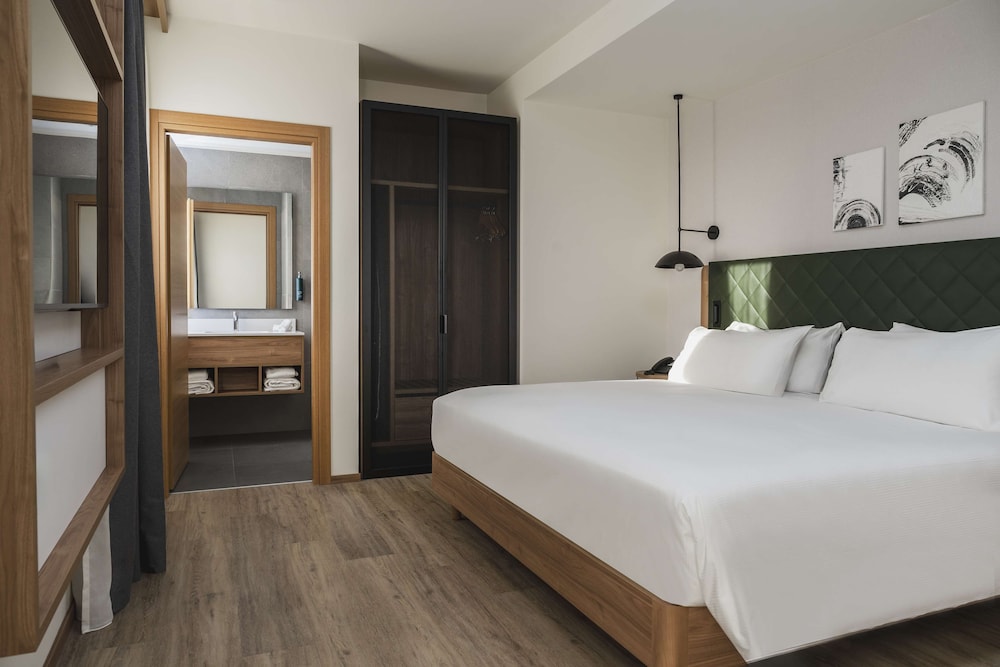 Junior Suite, 1 King Bed, Terrace - Photo 7