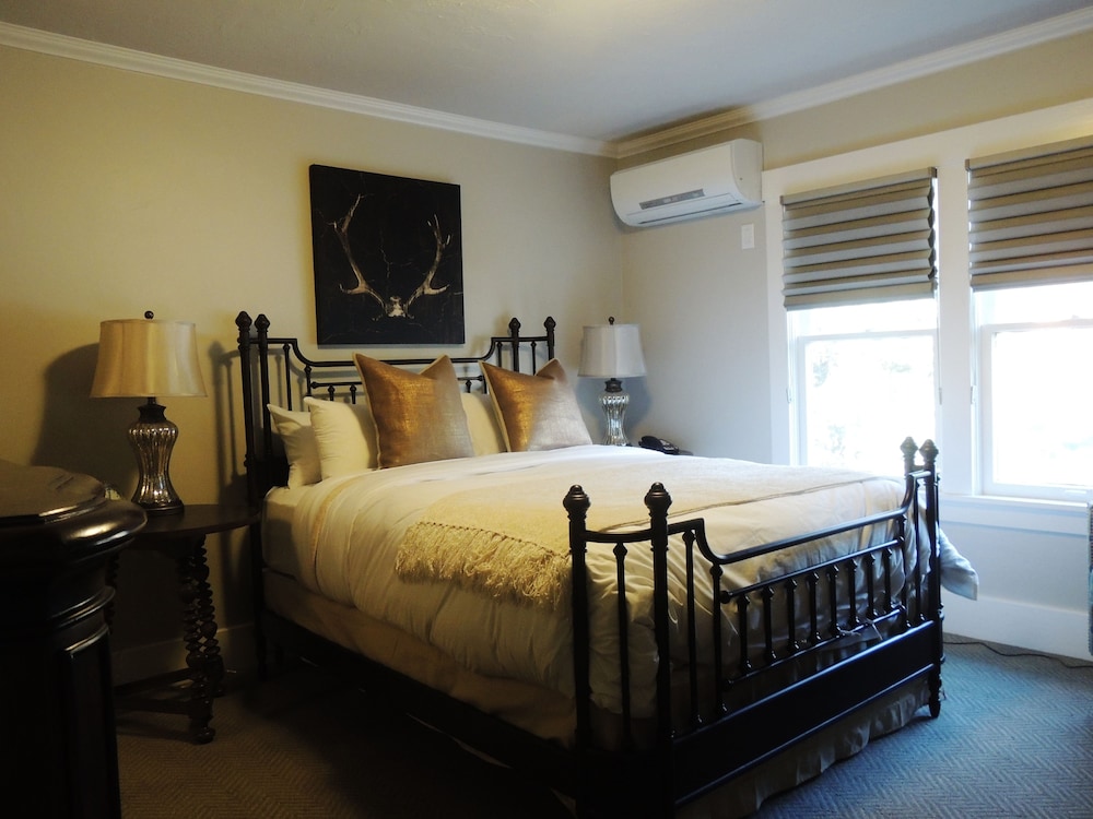 Alpine Room photo 2