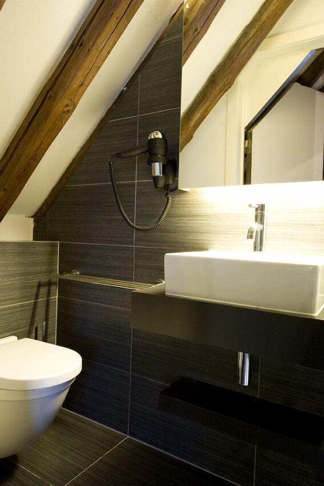 Deluxe Double or Twin Room - Photo 10