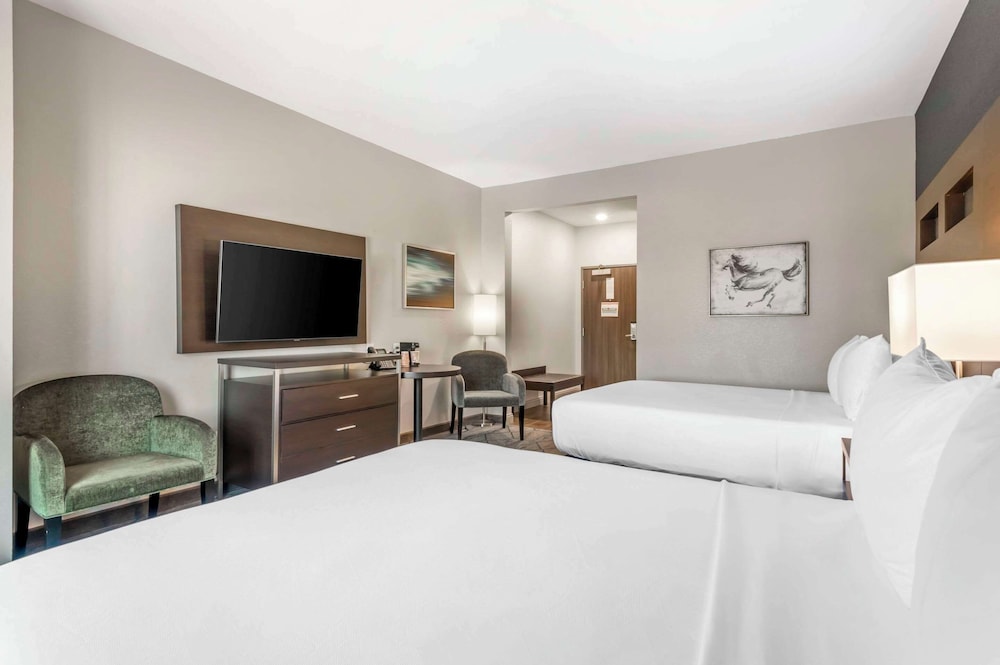 Room, 2 Queen Beds, Mobility Accessible, Non Smoking photo 3
