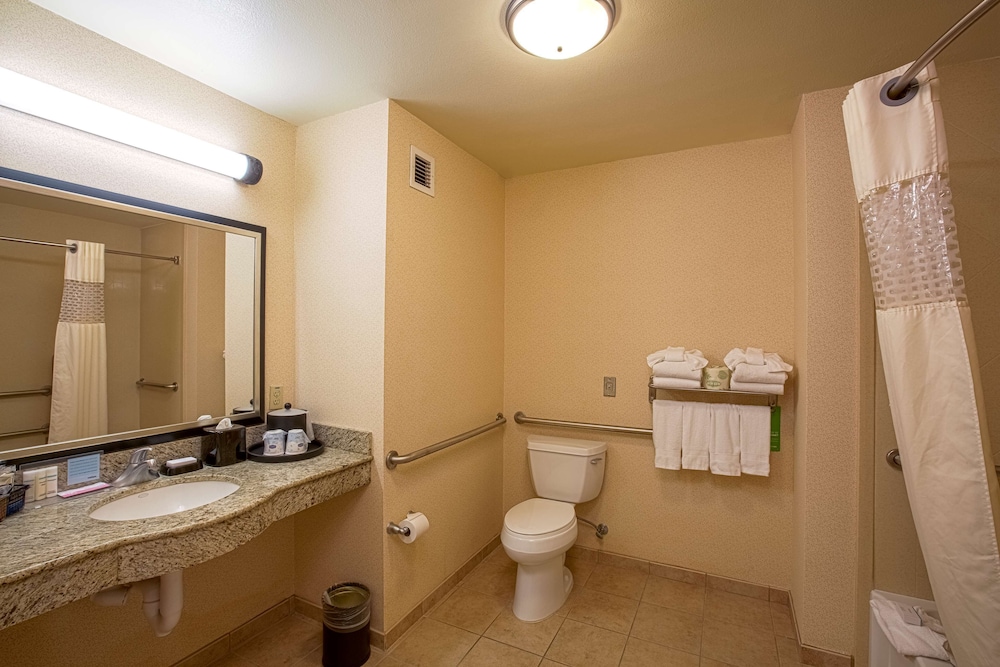 Two Queen Beds Mobility/Heating Accessible with Tub Non Smoking - Photo 7