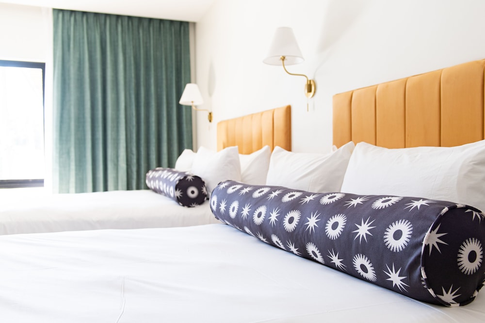 Room, 2 Queen Beds (3 - Modern)