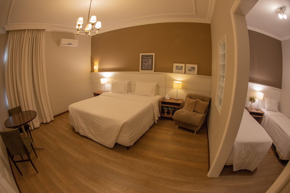 Family Quadruple Room, Air conditioning, City View - Photo 2