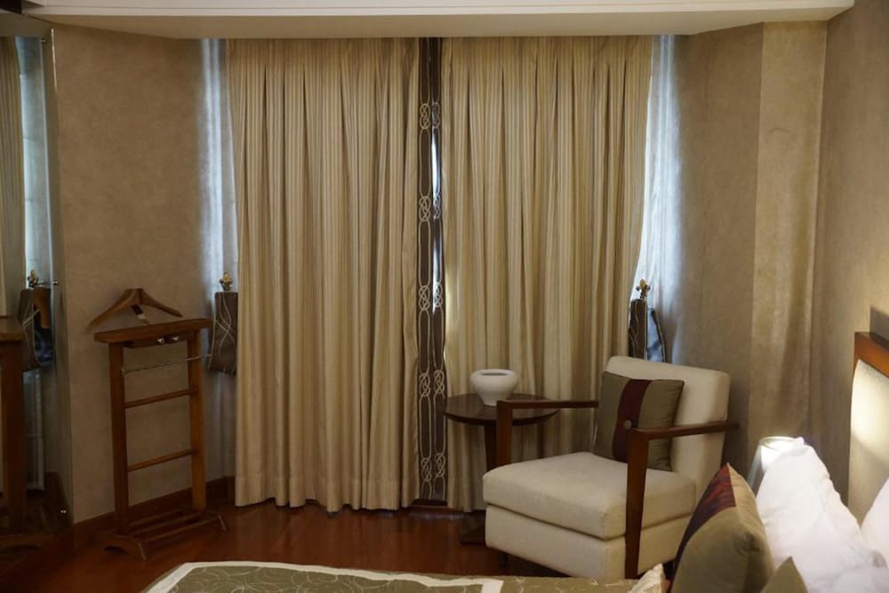 Executive Room - Photo 2