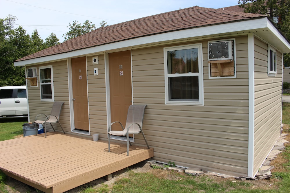 Basic Cabin photo 1