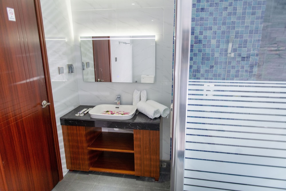Deluxe Double Room - Photo 27