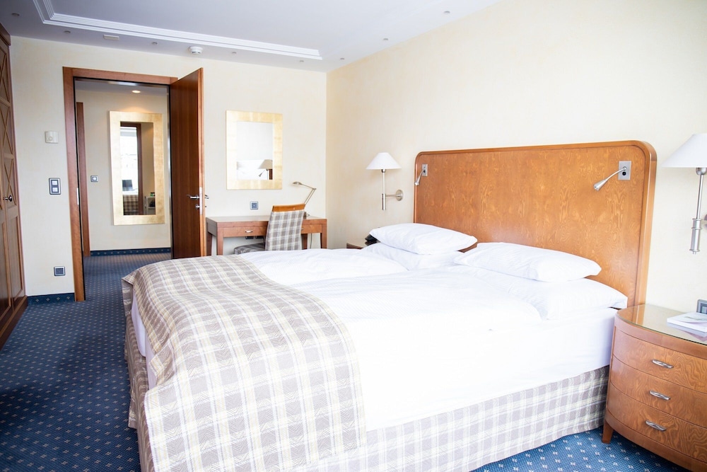 Presidential Suite, Balcony, Mountain View