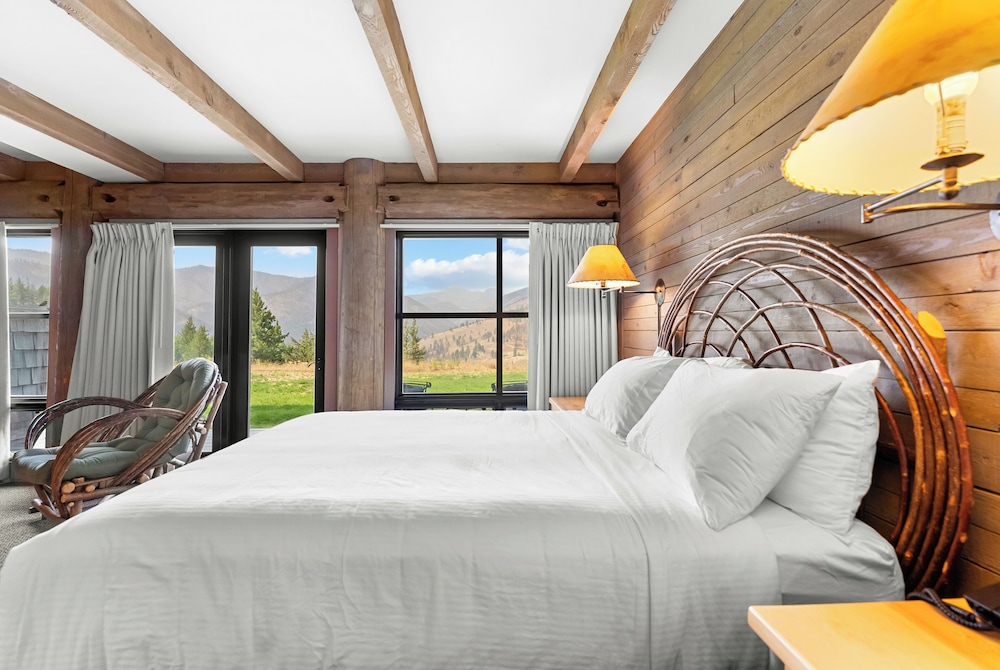 Mt. Gardner Suite, 1 Queen Bed (Not Pet Friendly)