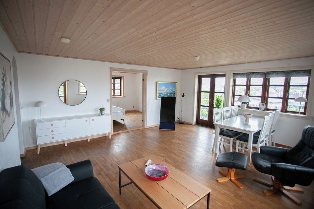 Apartment photo 2