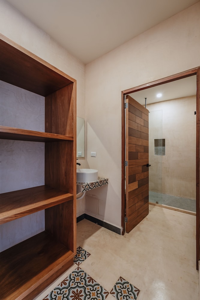 Standard Double Room - Photo 9