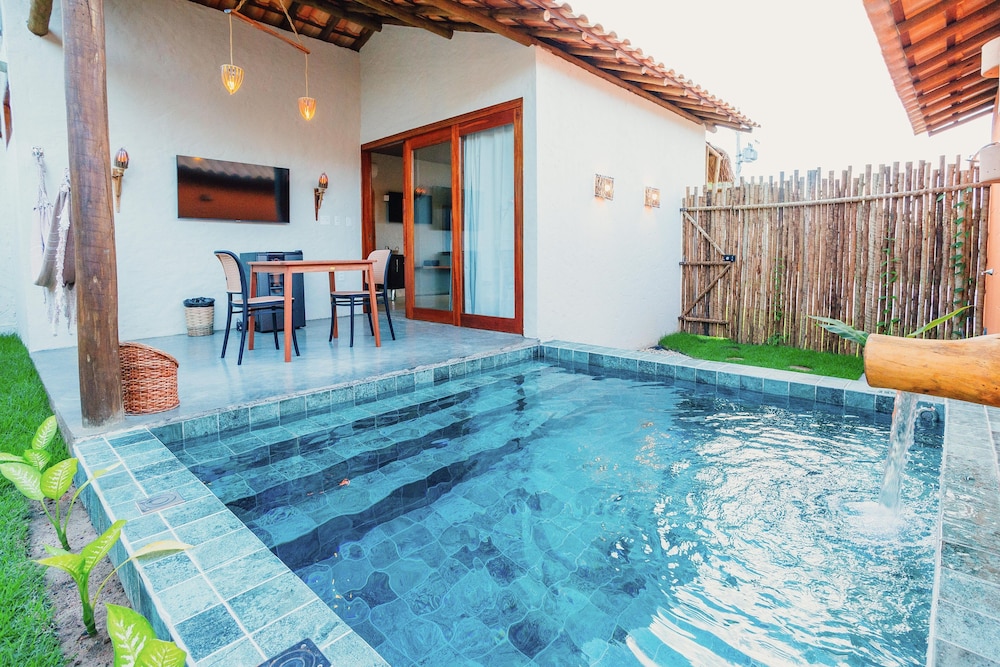 Deluxe Chalet, 1 King Bed, Private Pool photo 1