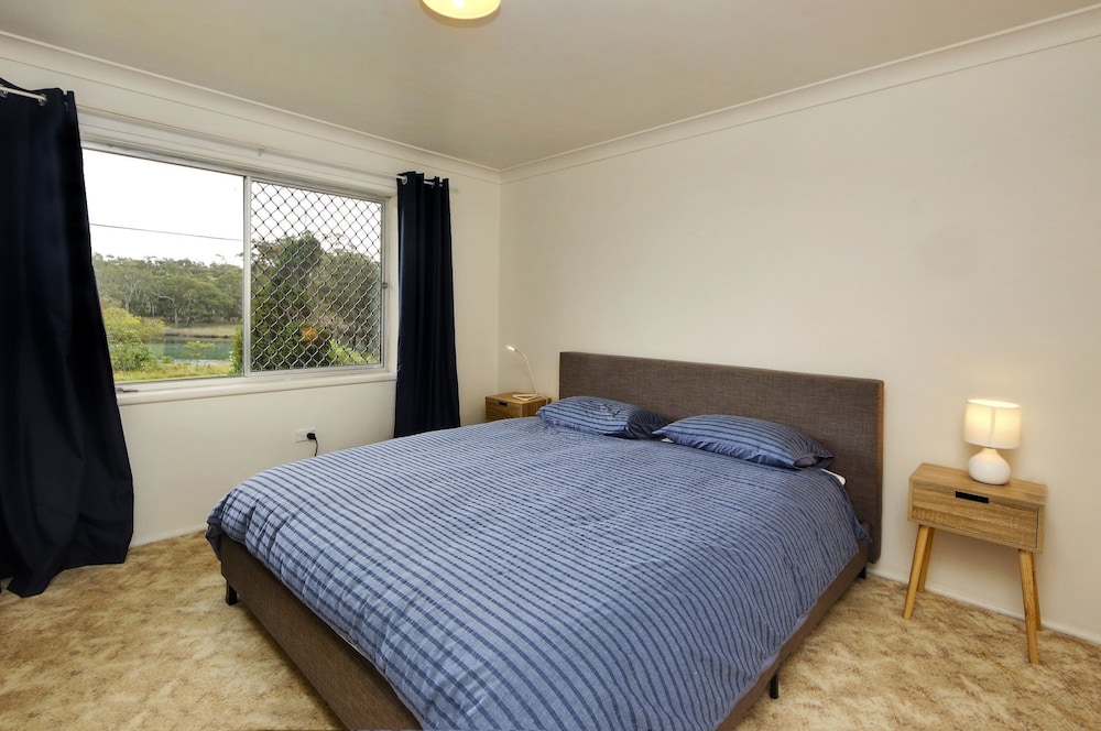 House, 5 Bedrooms, 2 Bathrooms photo 1