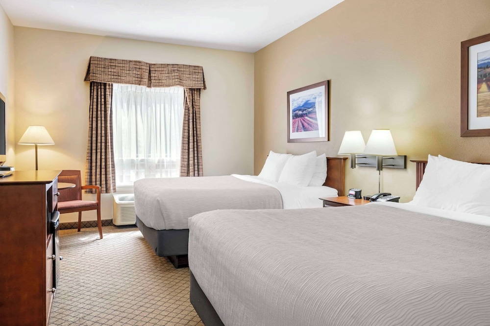 Standard Room, 2 Queen Beds, Non Smoking, Hot Tub - Photo 3