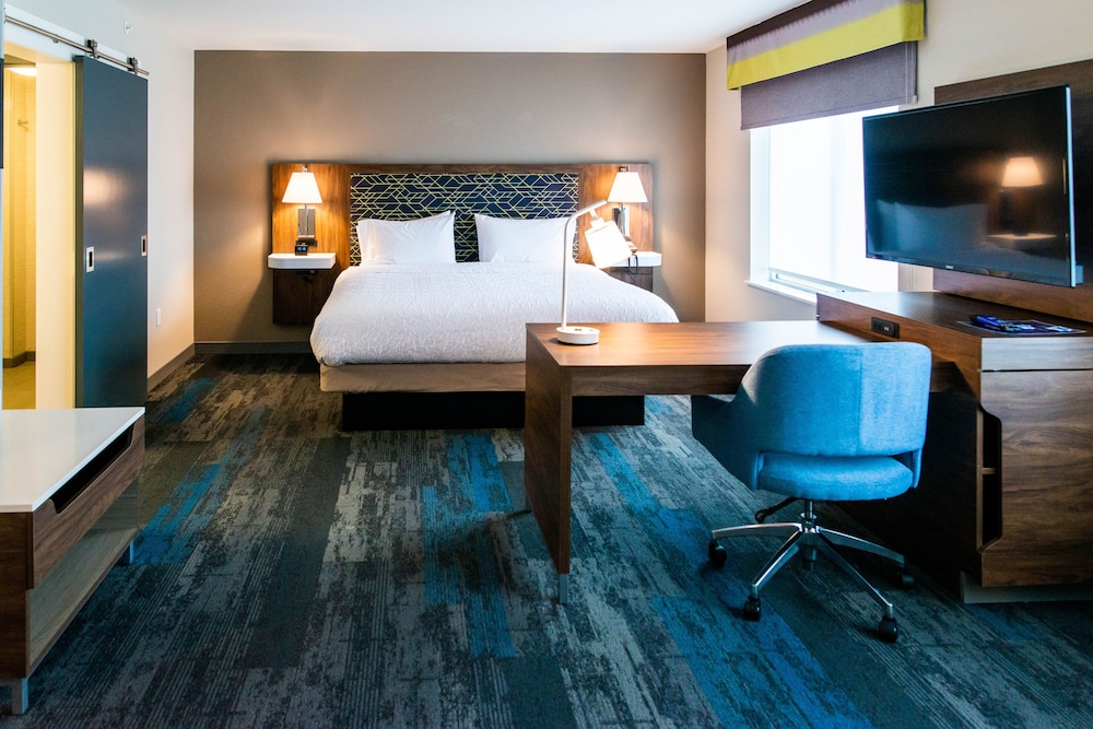 Suite, 1 King Bed, Accessible, Refrigerator & Microwave - Photo 8
