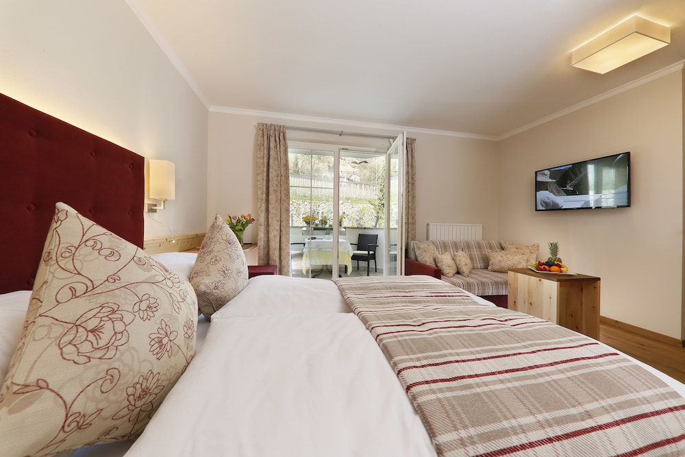 Classic Double Room, 1 King Bed photo 2