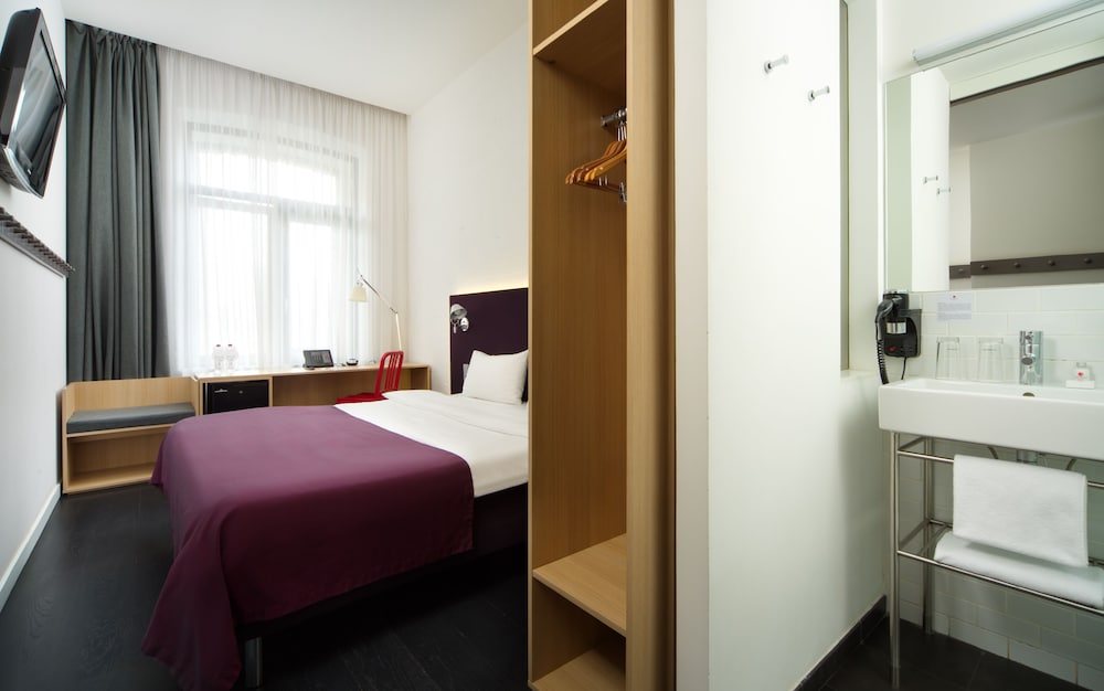 Standard Double or Twin Room photo 2