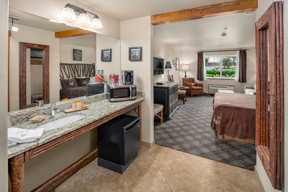 Superior Room, 1 King Bed, Accessible, Balcony (Fireplace) photo 1
